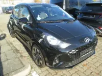 Gebraucht Hyundai i10 Trend 63 PS (46 kW) 2024 Schwarz Kleinwagen