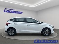 Gebraucht Hyundai i20 Select 84 PS (61 kW) 2024 Atlas white / sol (weiss) Limousine
