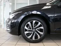 Gebraucht VW Golf VIII Active 150 PS (110 kW) 2022 Schwarz Limousine