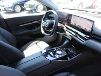 Gebraucht BMW 520 Sport Line 197 PS (144 kW) 2025 Black sapphire metallic Kombi