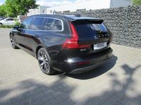 Gebraucht Volvo V60 Core 163 PS (119 kW) 2024 Schwarz Kombi