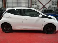 Gebraucht Toyota Aygo X-wave 69 PS (50 kW) 2015 Weiß Kleinwagen