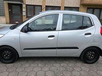 Gebraucht Hyundai i10 68 PS (50 kW) 2011 Silber Kleinwagen