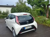 Gebraucht Toyota Aygo 69 PS (50 kW) 2016 Weiß Kleinwagen