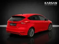 Gebraucht Ford Focus ST-Line 140 PS (102 kW) 2018 Rot Kleinwagen