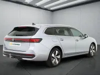 Gebraucht VW Passat 150 PS (110 kW) 2025 Silber Kombi