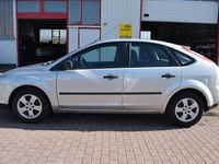 Gebraucht Ford Focus Trend 101 PS (74 kW) 2005 Silber Limousine