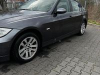 Gebraucht BMW 320 150 PS (110 kW) 2005 Grau Limousine