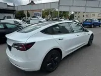 Käytetty Tesla Model 3 Standard Range Plus 239 kW (325 HP) 2021 Valkoinen Sedan