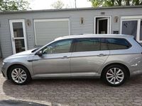 Gebraucht VW Passat Highline 150 PS (110 kW) 2019 Pyrit silber Kombi