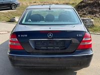 Gebraucht Mercedes E320 Elegance 224 PS (164 kW) 2006 Blau Limousine