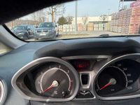 Gebraucht Ford Fiesta Titanium 82 PS (60 kW) 2010 Rot Kleinwagen