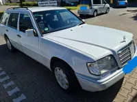 Używany Mercedes E230 132 KM (97 kW) 1992 Biały Kombi