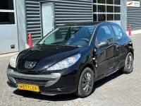 Gebraucht Peugeot 206+ 60 PS (44 kW) 2011 Schwarz Kleinwagen