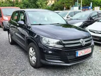 Gebraucht VW Tiguan Trendline 122 PS (89 kW) 2012 Deep black perleffekt SUV