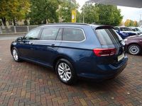 Gebraucht VW Passat 150 PS (110 kW) 2023 Blau Kombi