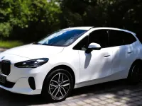 Gebraucht BMW 220 156 PS (114 kW) 2025 Weiß Van / Kleinbus