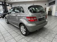 Gebraucht Mercedes B200 136 PS (100 kW) 2006 Grau Van / Kleinbus