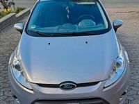 Gebraucht Ford Fiesta Titanium 82 PS (60 kW) 2011 Silber Kleinwagen