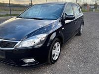 Używany Kia Ceed 90 KM (66 kW) 2011 Czarny Hatchback
