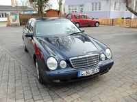 Gebraucht Mercedes E240 231 PS (169 kW) 2001 Blau metallic Limousine