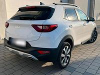 Gebraucht Kia Stonic 101 PS (74 kW) 2022 Weiß SUV