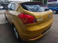 Gebraucht Kia Ceed LX 116 PS (85 kW) 2010 Dakar yellow Kleinwagen