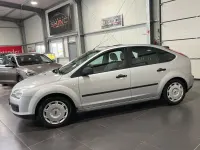 Gebraucht Ford Focus 101 PS (74 kW) 2005 Polarsilber metallic Limousine