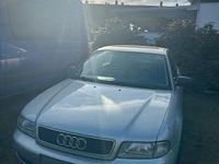 Second-hand Audi A4 125 CP (91 kW) 1994 Argintiu Berlinǎ