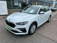 Gebraucht Skoda Scala Selection 116 PS (85 kW) 2024 2y2y moonweiss metallic Kleinwagen