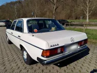 Gebraucht Mercedes E230 136 PS (100 kW) 1982 Weiß Limousine