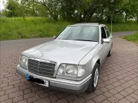 Gebraucht Mercedes E220 150 PS (110 kW) 1993 Silber Limousine