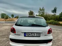 Gebraucht Peugeot 206 75 PS (55 kW) 2011 Weiß Limousine