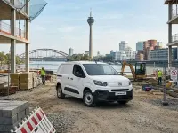 Neu Fiat Doblò 131 PS (96 kW) 2026 Weiß Van / Kleinbus