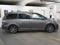Gebraucht Toyota Sienna 299 PS (219 kW) 2016 Grau Van / Kleinbus