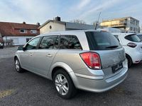 Gebraucht Opel Astra Edition 116 PS (85 kW) 2011 Grau Kombi