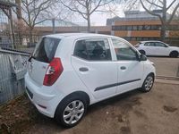 Gebraucht Hyundai i10 Edition 69 PS (50 kW) 2012 Weiß Kleinwagen