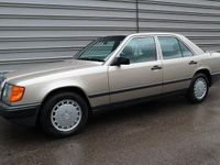 Gebraucht Mercedes E300 113 PS (83 kW) 1988 Silber Limousine