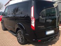 Gebraucht Ford Tourneo 185 PS (136 kW) 2021 Schwarz Van / Kleinbus