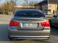 Gebraucht BMW 320 177 PS (130 kW) 2009 Grau Limousine