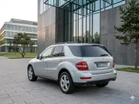 Gebraucht Mercedes ML350 231 PS (169 kW) 2010 Silber SUV