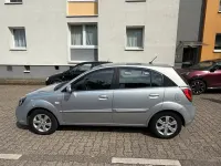Gebraucht Kia Rio 71 PS (52 kW) 2010 Silber Kleinwagen