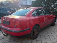 Gebraucht VW Passat 125 PS (91 kW) 1999 Rot Limousine