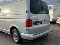 Gebraucht VW Transporter 150 PS (110 kW) 2018 Silber Van