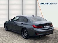 gebraucht BMW 318 d Sport Line AUTOMATIK / LED / NAVI / SITZHEIZUNG / TEILLEDER