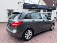 Gebraucht Mercedes B180 122 PS (89 kW) 2012 Grau Van / Kleinbus