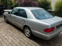 Gebraucht Mercedes E240 170 PS (125 kW) 1998 Silber Limousine