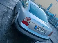Second-hand VW Passat 102 CP (75 kW) 2000 Argintiu Berlinǎ