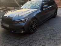 Gebraucht BMW 318 Sport Line 156 PS (114 kW) 2020 Grau Kombi