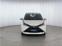 Gebraucht Toyota Aygo X-play 69 PS (50 kW) 2018 Weiß Kleinwagen